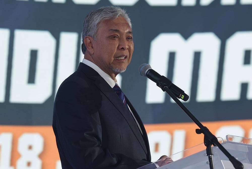 Ahmad Zahid ketika berucap pada Majlis Hari Anugerah Pendidik MARA 2023 hari ini. Foto Bernama