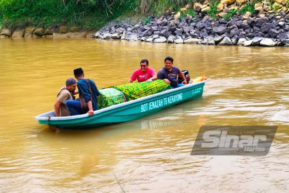 Inisiatif JPKK yang menyediakan perkhidmatan bot ke kawasan perkuburan selepas jambatan runtuh pada 2021.