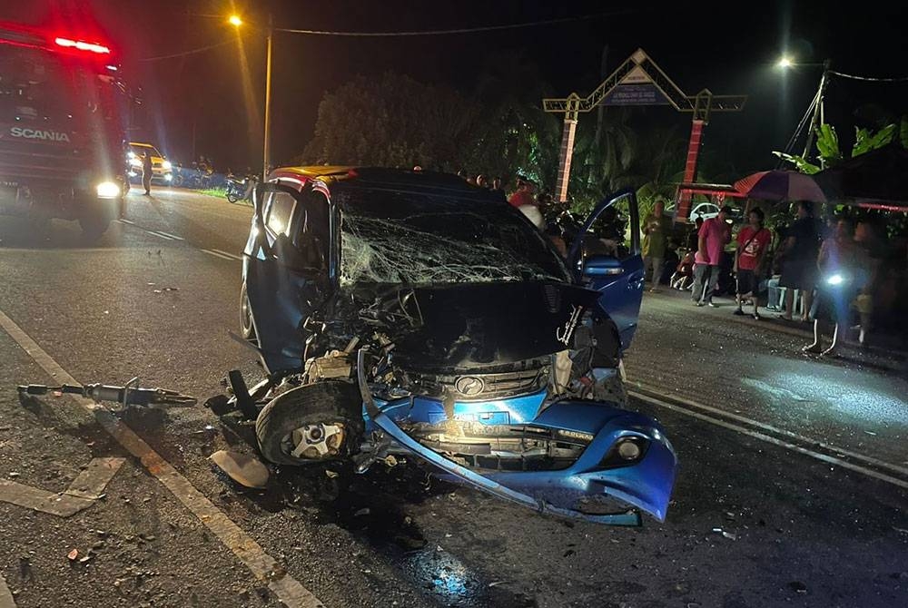 Keadaan sebuah kenderaan yang terlibat dalam kemalangan berkenaan. - Foto ihsan BBP Pontian