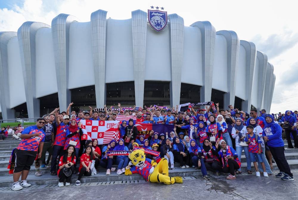 Antara gelagat penonton yang hadir bagi menyaksikan perlawanan final Piala FA, JDT menentang KL City di Stadium Sultan Ibrahim malam ini.