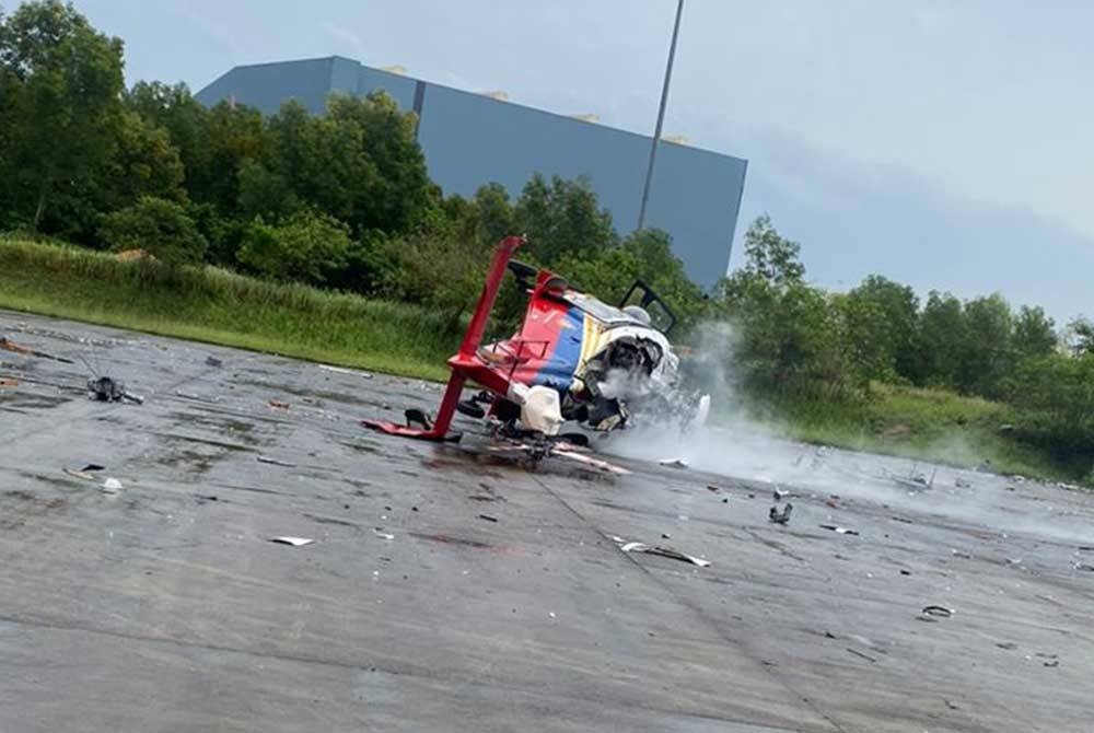 Keadaan di lokasi kemalangan helikopter di UniKL MIAT, dekat Lapangan Terbang Sultan Abdul Aziz Shah, Subang pada Sabtu.