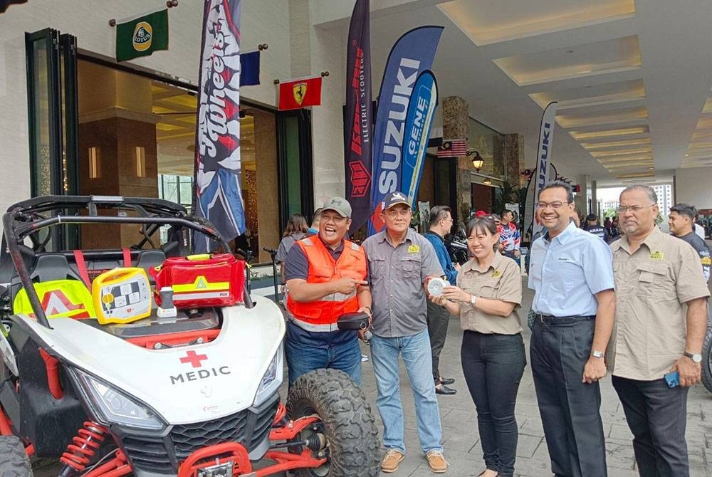 Yu Man ( tengah) memaklumkan 25 telah mengesahkan penyertaan dalm program Givi Rimba Raid Taman Negara edisi ke lapan di Taman Negara, Jerantut pada 31 Ogos hingga 2 September depan.