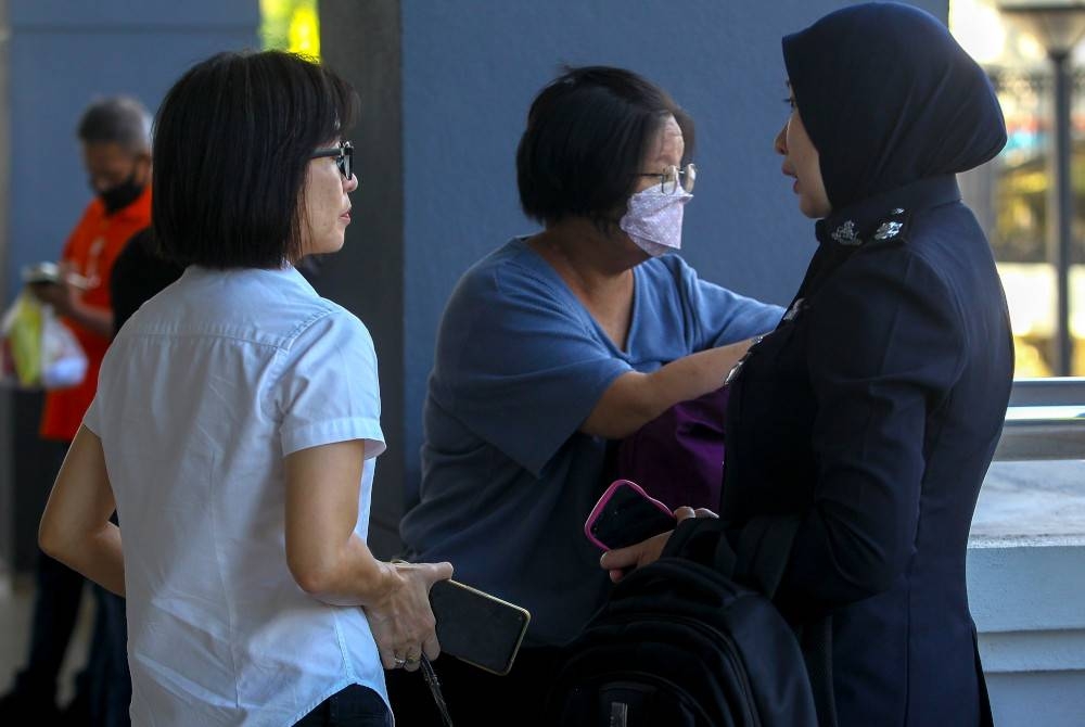 Mui Fong dan Fui Lee hadir ke Mahkamah Majistret Seremban pada Isnin.