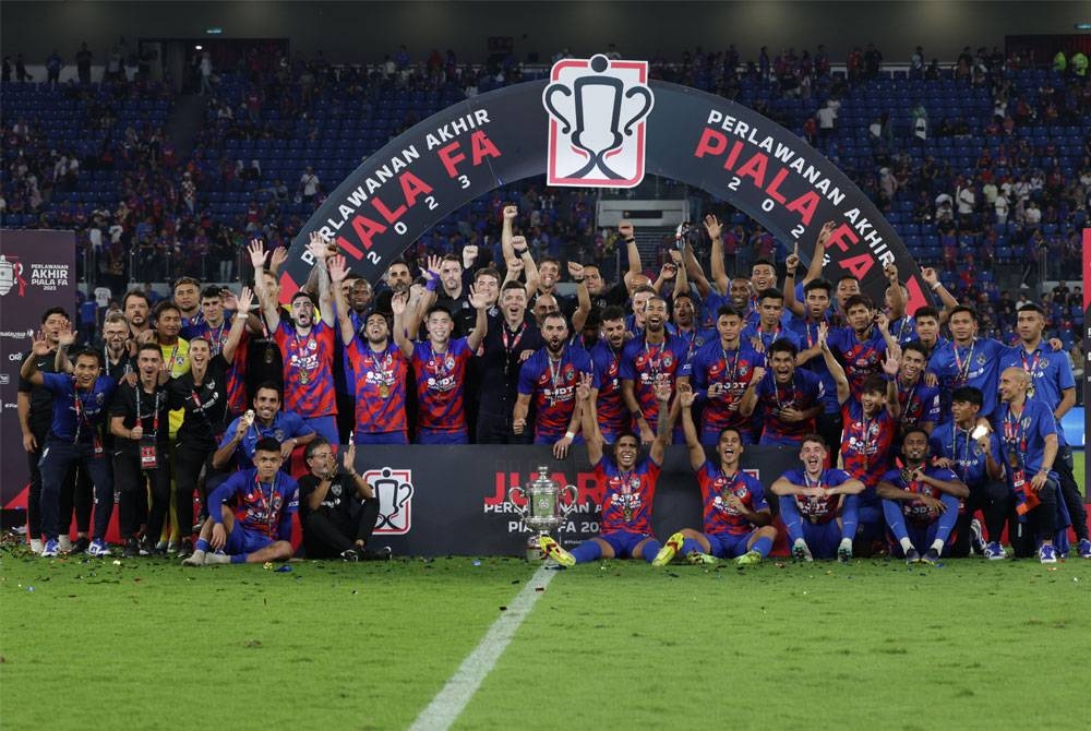 Pasukan JDT dinobatkan juara Piala FA 2023 selepas menewaskan Kuala Lumpur City FC 2-0 pada perlawanan akhir Piala FA 2023 di Stadium Sultan Ibrahim. - Foto Bernama.