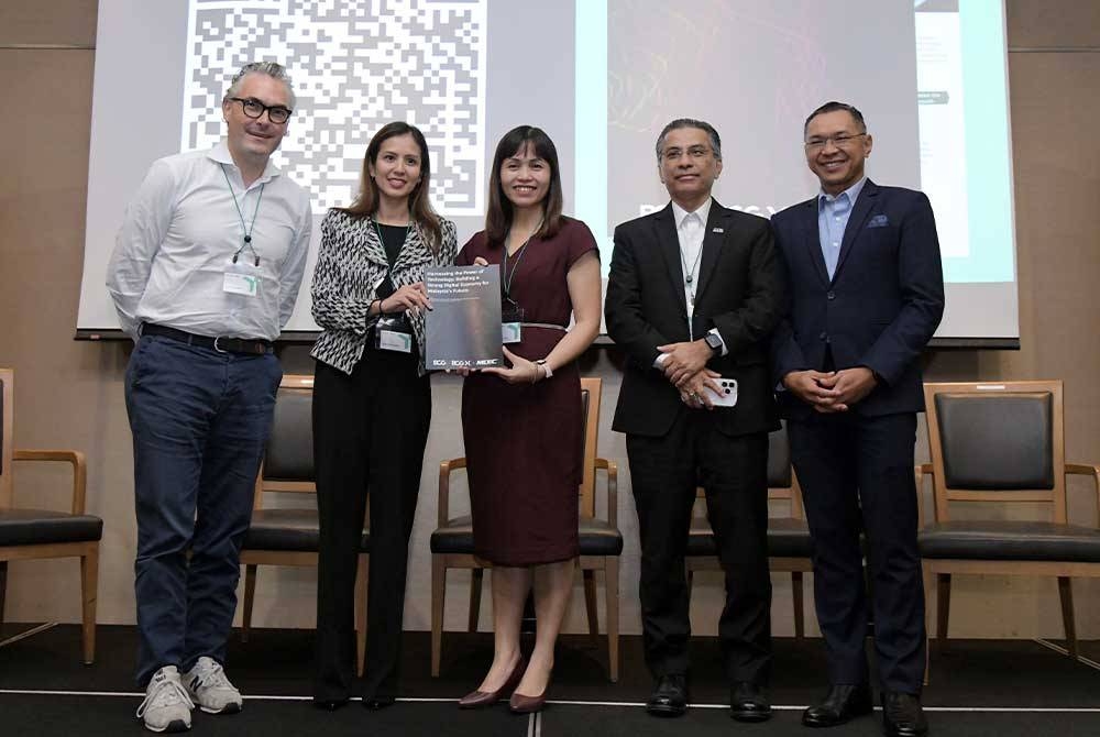 Nie Ching melancarkan laporan bersama Malaysia Digital Economy Corporation (MDEC) mengenai ekosistem digital dengan kerjasama BCG. - Foto Bernama.