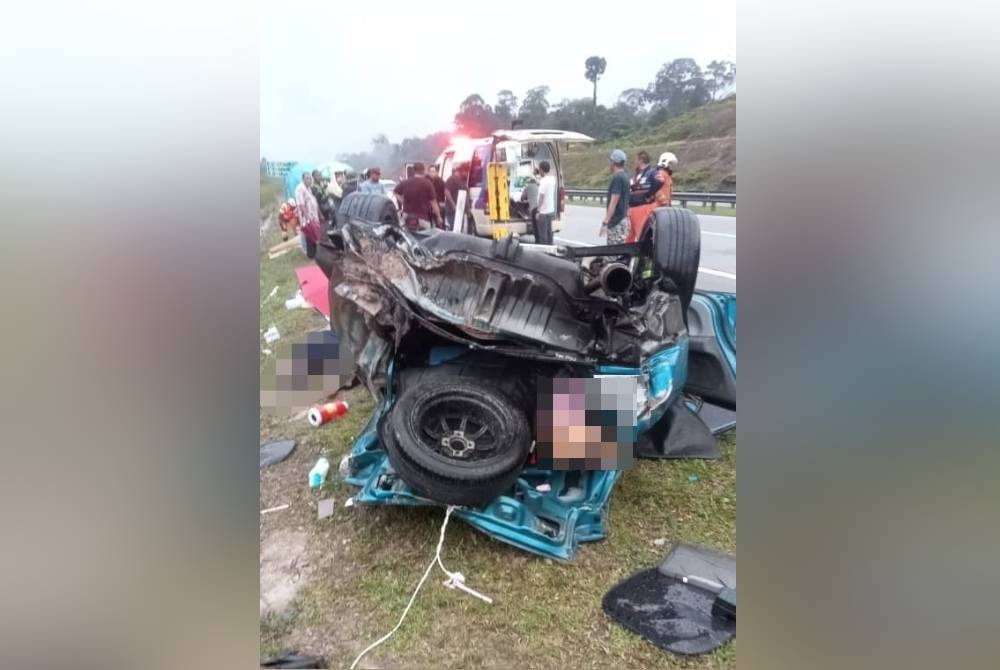 Kereta dinaiki mangsa terbabas di Kilometer 375.8, Lebuh Raya Pantai Timur 2 (LPT2), dekat Bukit Besi, pada petang Selasa. - Foto Ihsan JBPM