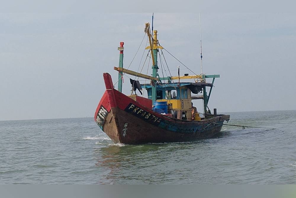 Tinjauan Sinar Harian mendapati bot nelayan tidak berdaftar kendalian warga asing berleluasa menjalankan aktiviti perikanan di perairan Bagan Datuk.