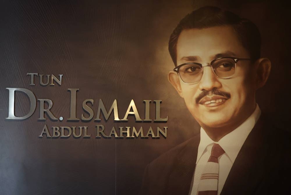 Potret sejarah tokoh Allahyarham Tun Dr Ismail Abdul Rahman yang dipamerkan di Memorial Negarawan. - Foto Bernama