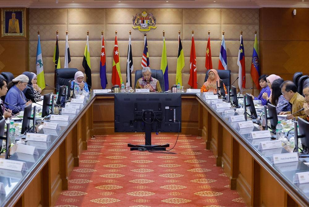 Ahmad Zahid mempengerusikan Mesyuarat Majlis Sosial Negara Bilangan 2 Tahun 2023 di Perdana Putra pada Khamis. - Foto Bernama