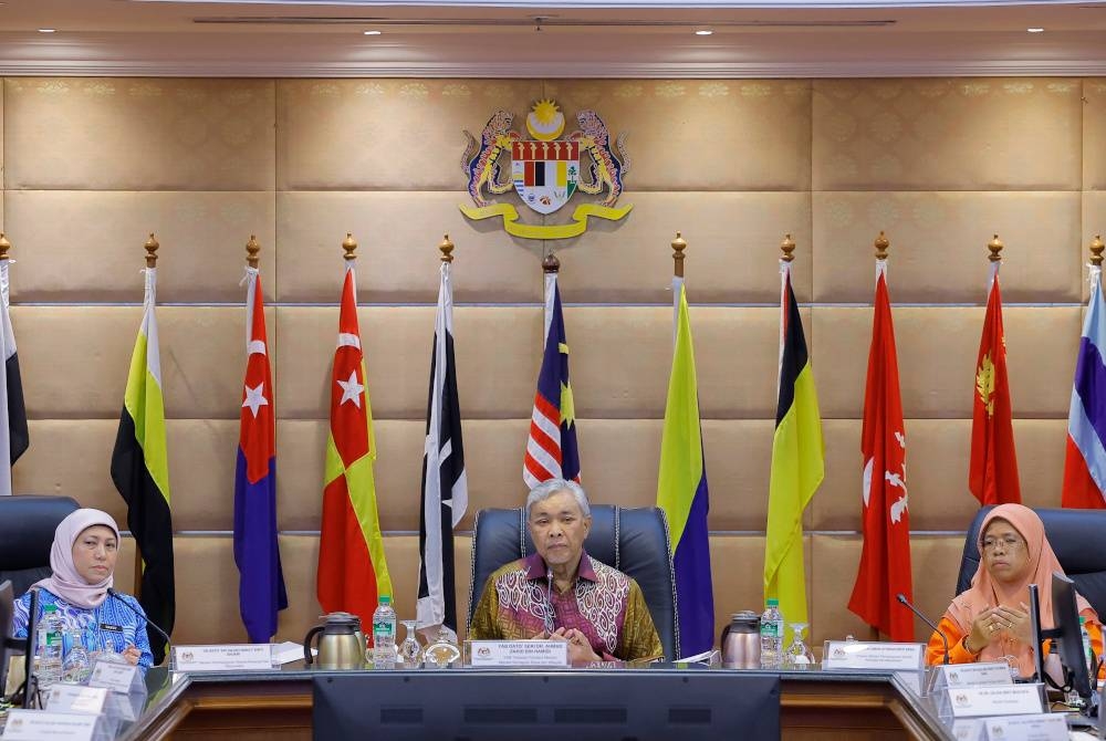 Ahmad Zahid mempengerusikan Mesyuarat Majlis Sosial Negara Bilangan 2 Tahun 2023 di Perdana Putra pada Khamis.    - Foto Bernama