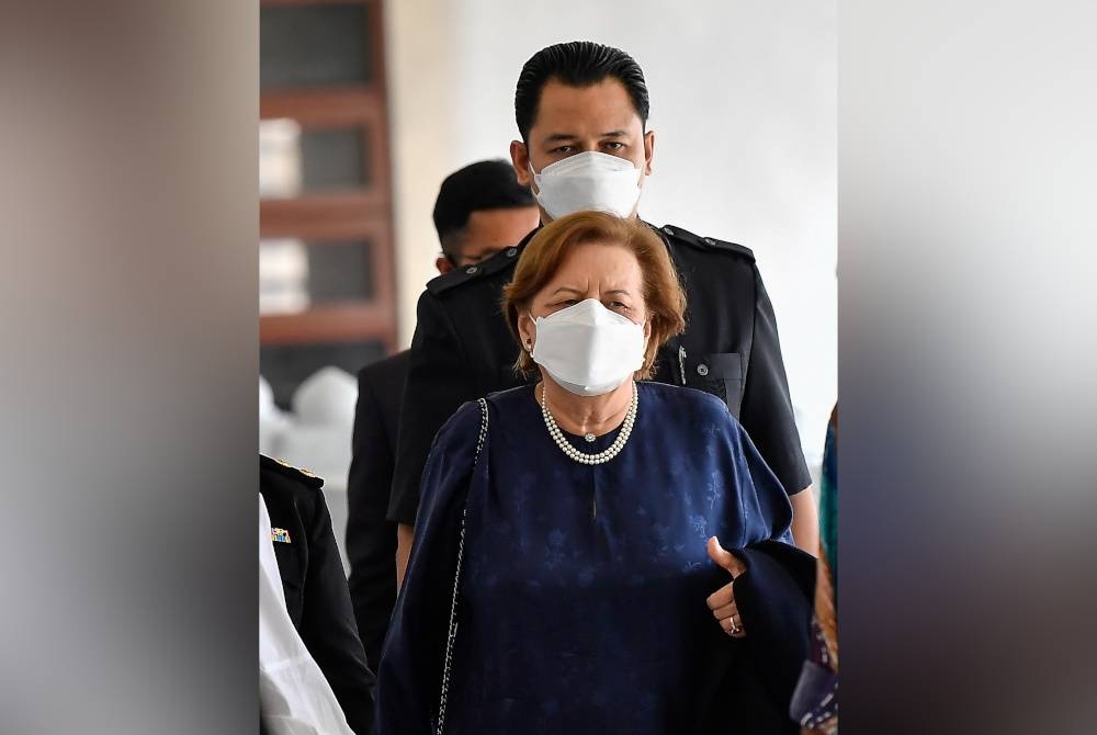 Zeti hadir bagi memberi keterangan dalam perbicaraan kes 1MDB melibatkan Najib di Mahkamah Tinggi Kuala Lumpur pada Khamis.