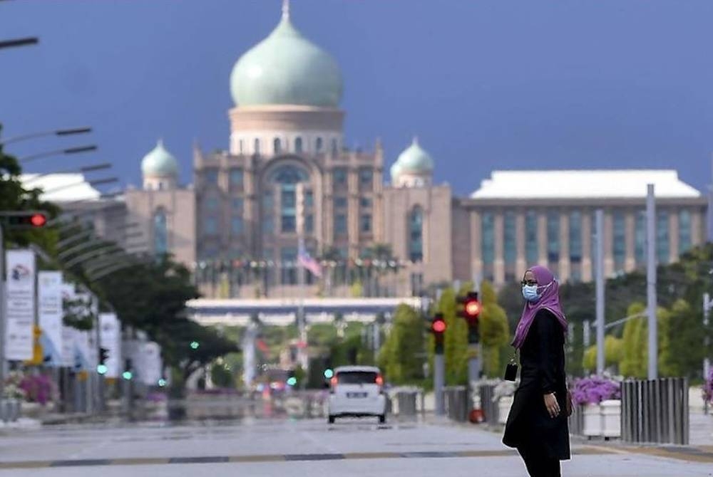 Pusat pentadbiran Kerajaan Persekutuan, Putrajaya berada di kedudukan tertinggi purata pendapatan isi rumah kasar bulanan iaitu RM13,473 berbanding negeri lain di seluruh negara. - Foto Bernama