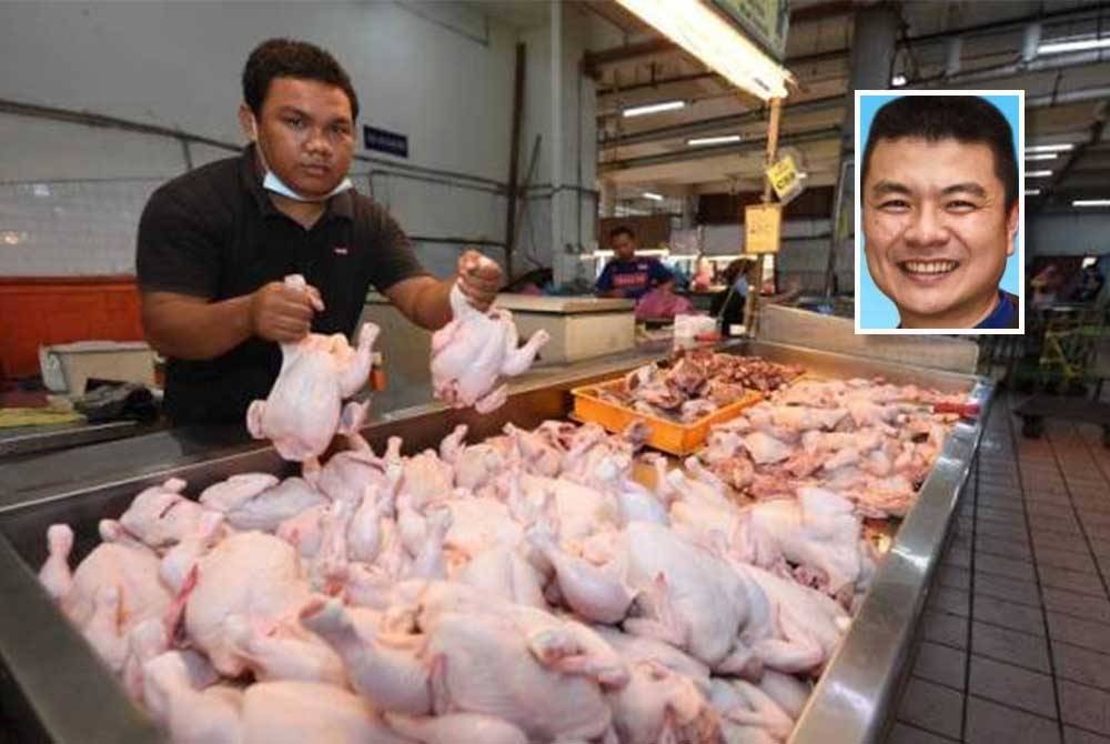 Harga ayam di pasar raya kini boleh didapati pada harga RM7.79 sekilo. Gambar kecil: Tan Chee Hee