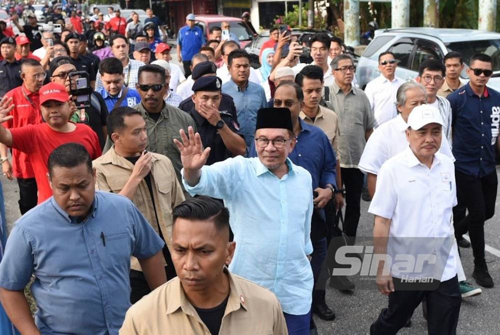 Anwar mengiringi calon PH-BN DUN Sungai Tua, Gombak Setia dan Hulu Kelang.