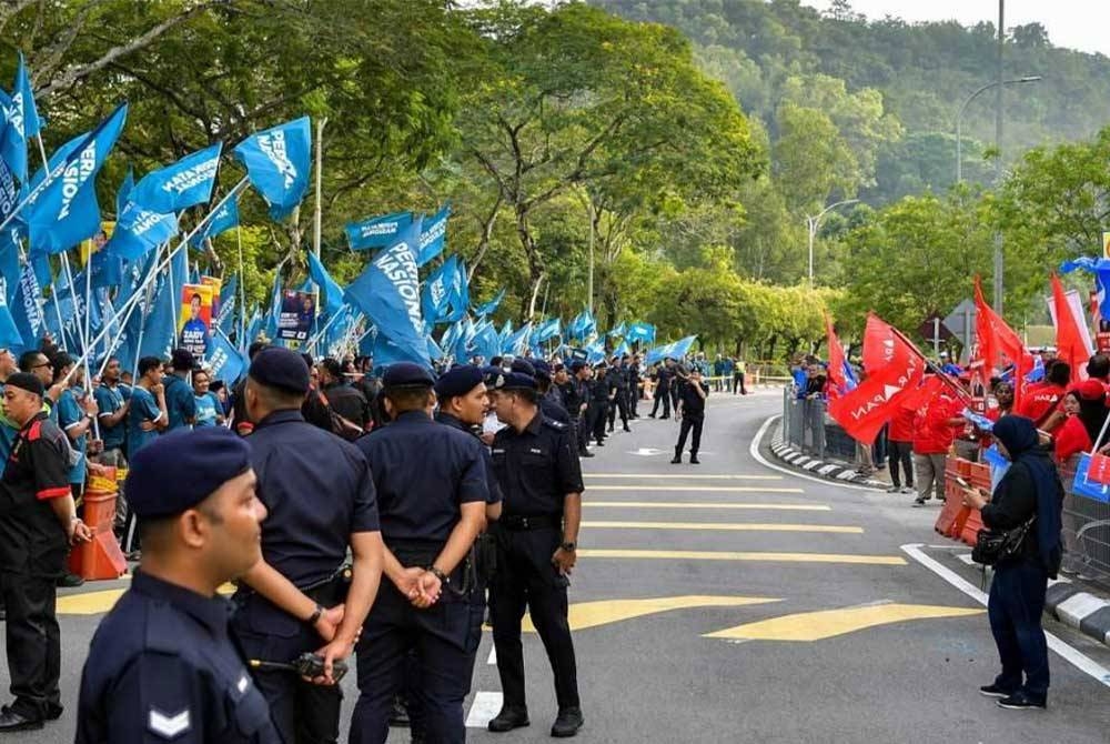 Proses penamaan calon di enam negeri berjalan lancar. - Foto Bernama