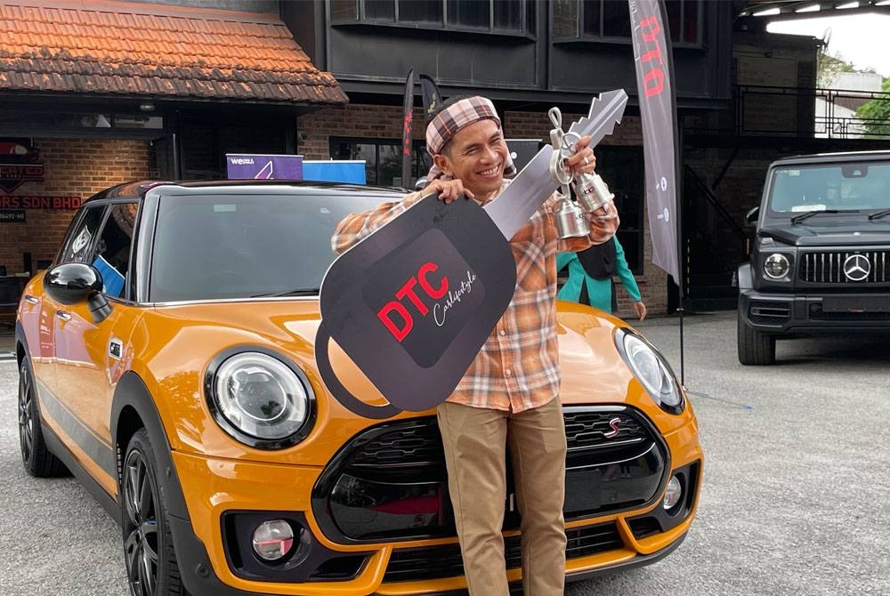 Bell Ngasri teruja menerima hadiah kereta jenama Mini Cooper Clubman S bernilai RM200,000 tajaan syarikat kenderaan DTC Motors pada Isnin.