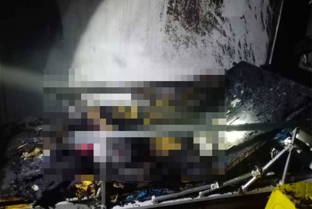 Keadaan mangsa yang ditemukan rentung dalam kebakaran di sebuah pusat jagaan orang tua di Seksyen 5, di sini, terbakar awal pagi Selasa.