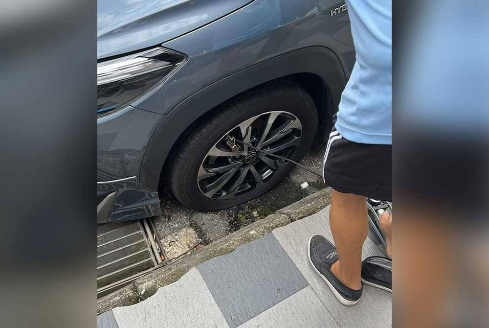 Tayar kereta Wei Kiat yang dipancitkan pada Isnin.