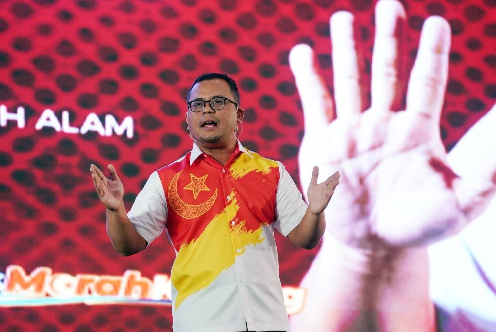 Amirudin pada Majlis Pelancaran Tawaran Kita Selangor Lima Tekad Untuk Lima Tahun Kegemilangan Negeri Selangor dan sesi pengenalan calon-calon Perpaduan Selangor di Dewan Raja Muda Musa, Seksyen 7 di sini pada Isnin malam.