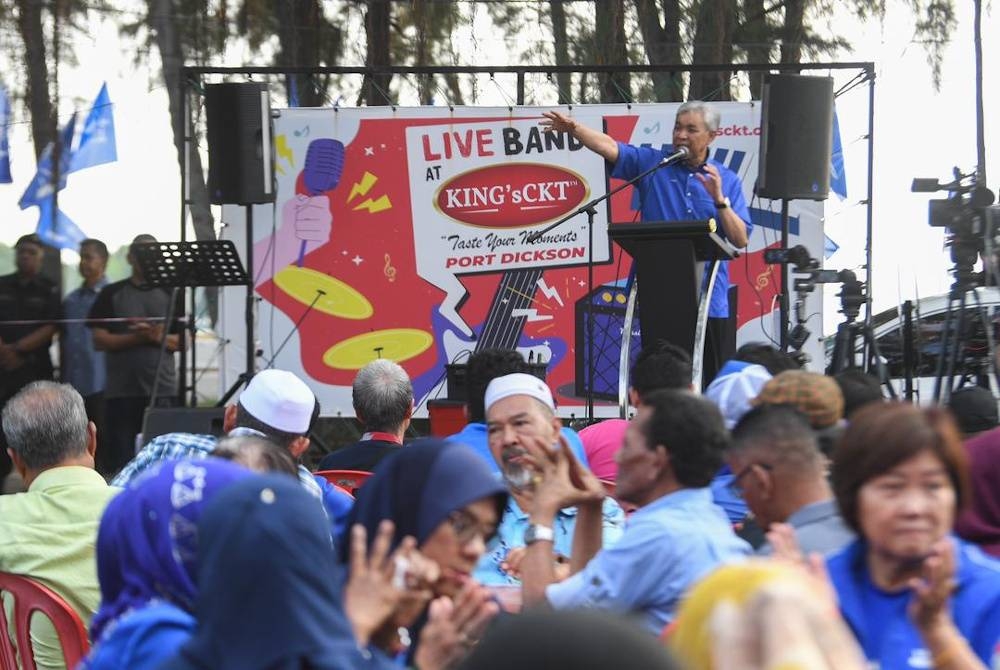 Ahmad Zahid ketika berucap pada program Sembang Santai bersama Calon BN Bagan Pinang dan Linggi di Port Dickson.