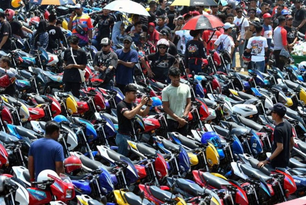 Kira-kira 40,000 hadir pada Program RXZ ‘Members’ 4.0 2022 di Litar Permotoran Terengganu, Kompleks Sukan Negeri Gong Badak, tahun lepas. - Foto Bernama