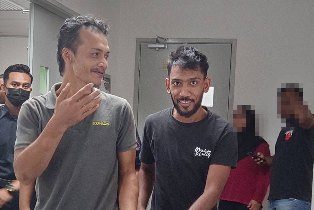 Helmi dan Aslam (kanan) dibawa keluar dari Mahkamah Majistret Ipoh pada Jumaat selepas mengaku salah atas pertuduhan mencederakan seorang lelaki minggu lalu.