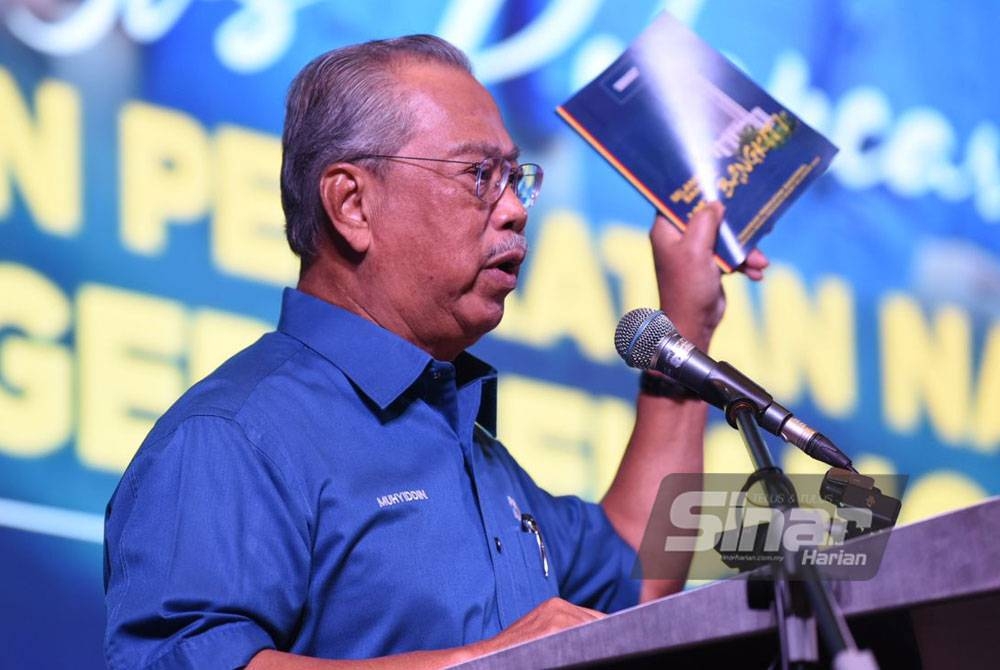 Muhyiddin pada Majlis Pelancaran Tawaran PN di Shah Alam pada malam Jumaat. FOTO: SINAR HARIAN