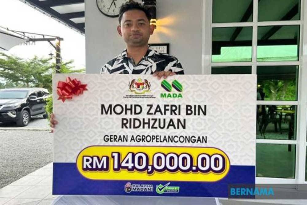 Mohd Zafri berkata, dia menerima geran berjumlah RM140,000 itu bagi membina beberapa infrastruktur untuk perniagaan kedai makannya termasuk sebuah dewan terbuka dan surau. - Foto Bernama