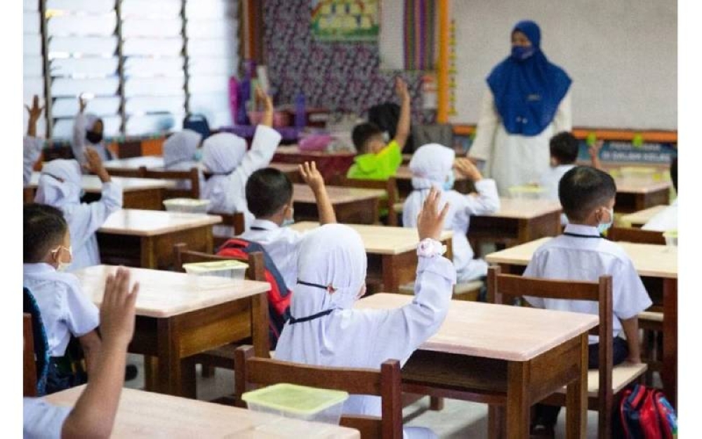 Kerajaan cakna dalam memberikan keselesaan bukan sahaja kepada pelajar, tetapi semua warga sekolah.