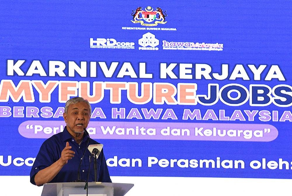 Ahmad Zahid berucap pada karnival kerjaya MyFuture Jobs Bersama Hawa Malaysia pada Sabtu.