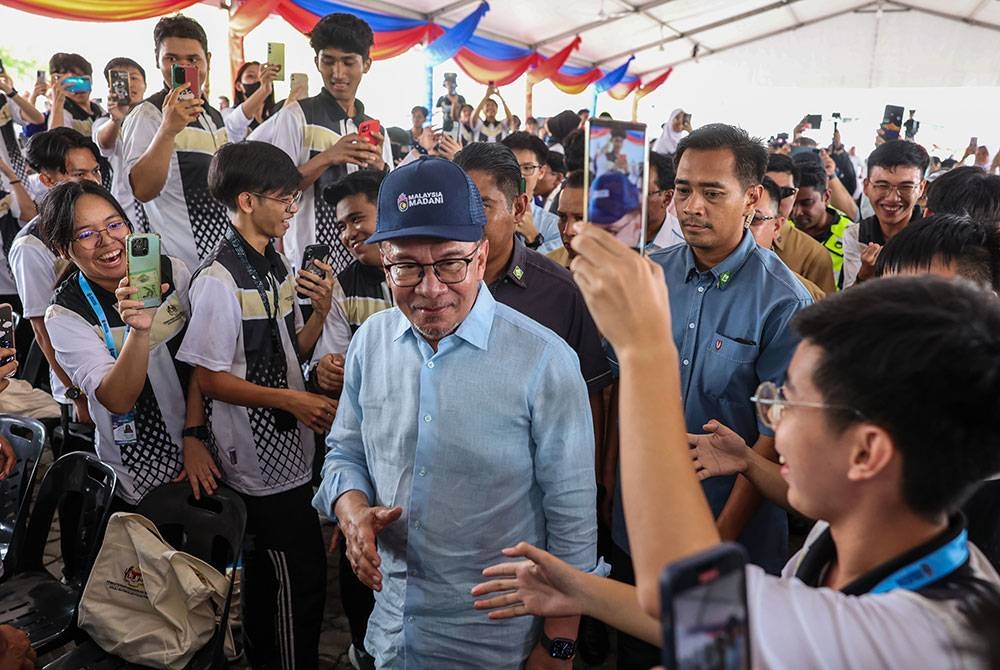 Anwar hadir pada Program Temu Anwar Bicara Pendidikan di Kolej Matrikulasi Pulau Pinang, pada Sabtu. - Foto Bernama