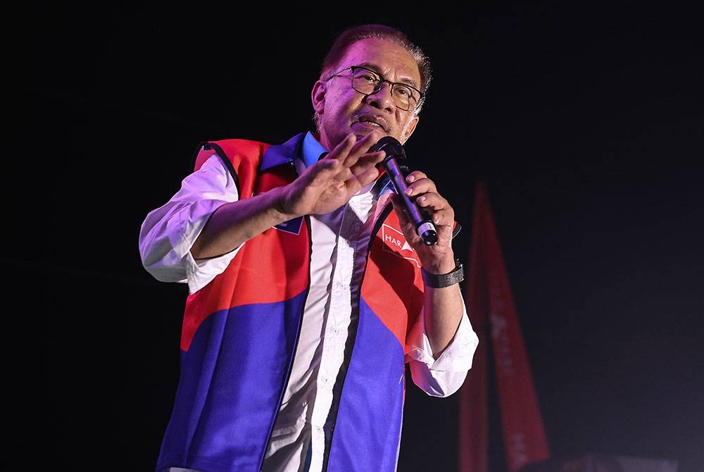 Anwar berucap pada Ceramah Jelajah Perpaduan Madani pada malam Sabtu. - Foto Bernama