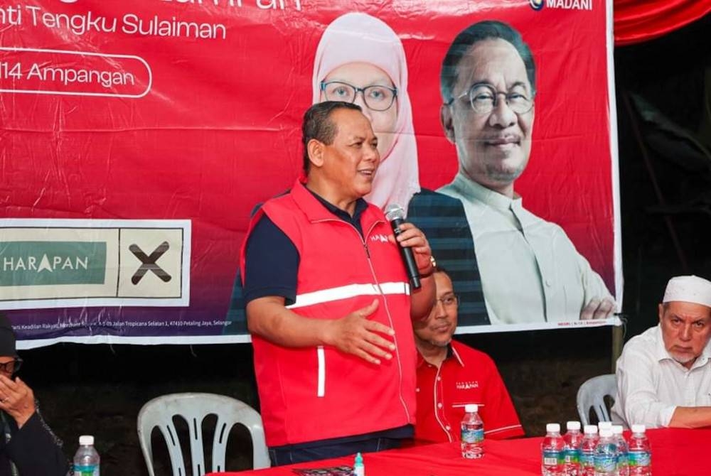 Aminuddin ketika menyampaikan ceramah pada program Bicara serangkai Perpaduan di Ampangan