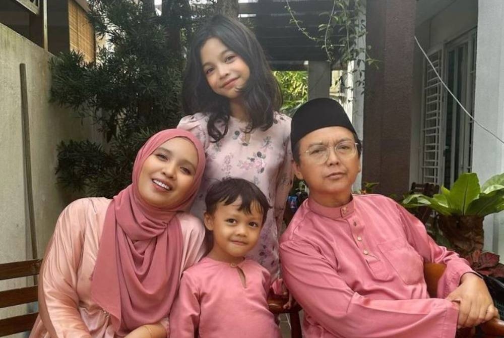 Rumah tangga pengarah Aziz M Osman dengan isteri, Puteri Lily Lokman yang dibina 13 tahun lalu akhirnya terlerai.