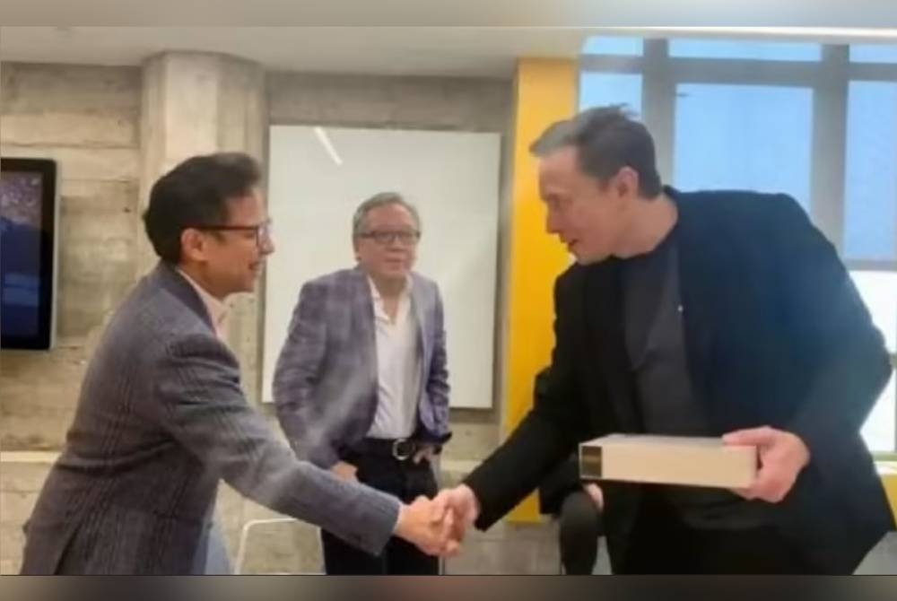 Budi Gunadi Sadikin mengadakan pertemuan dengan Elon Musk bagi meneroka kerjasama antara Indonesia dan Starlink. - Foto ANTARA