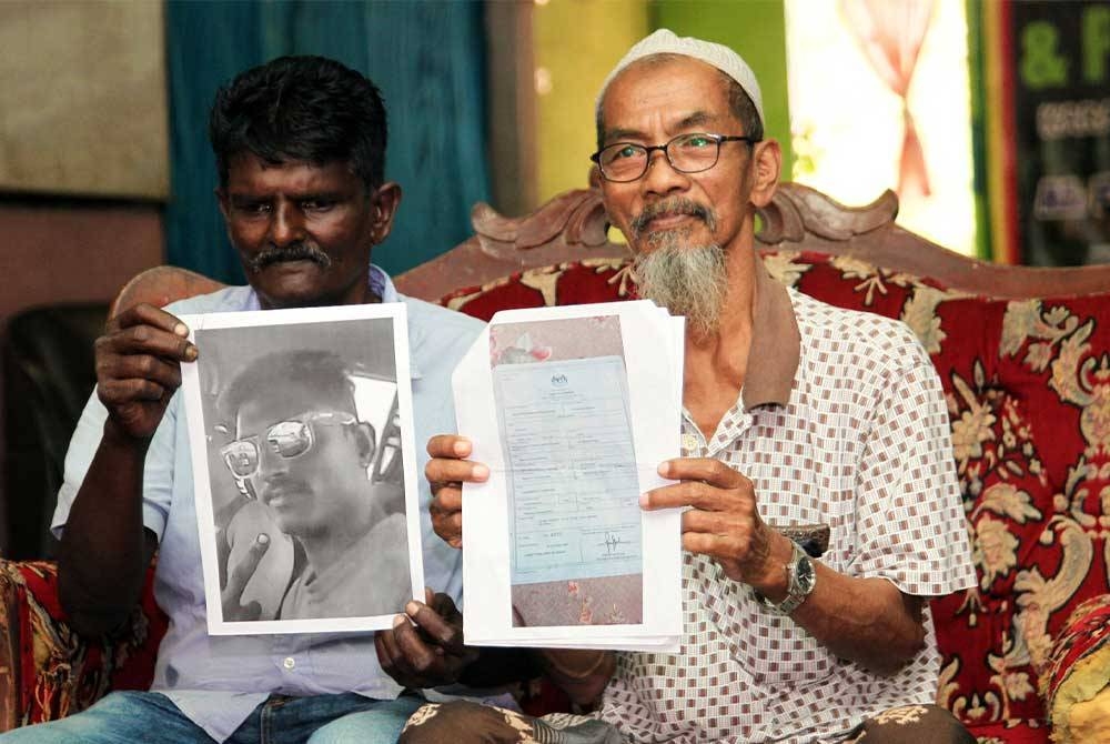 Rama Chandran (kiri) dan Mohamad Tarudi ketika ditemui pemberita dalam sidang akhbar pada Isnin.