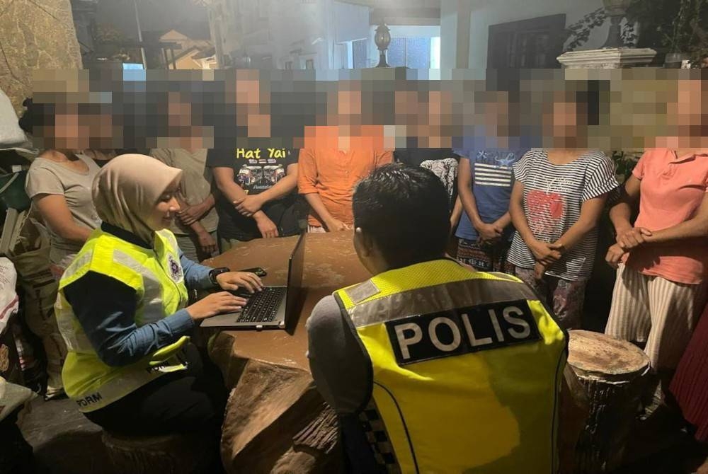 Polis menyelamatkan 14 wanita warga Indonesia di sebuah rumah di Klang, Selangor dipercayai dieksploitasi sebagai buruh paksa.