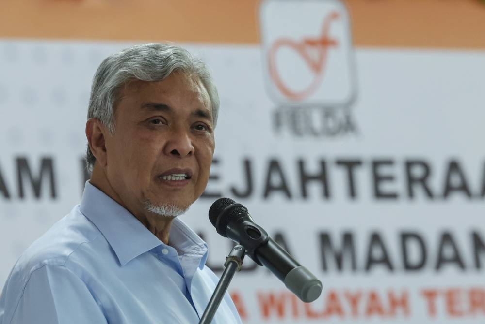 Ahmad Zahid ketika hadir pada Program Desa Cerdas Kemas di Felda Tenang pada Rabu. - Foto Bernama