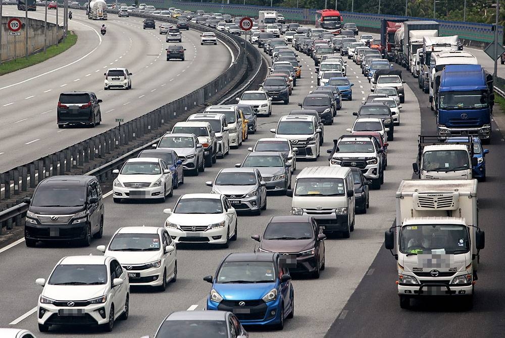 Peningkatan trafik dijangka mencecah sehingga 1.9 juta kenderaan sehari di Lebuhraya Utara-Selatan (PLUS). Foto hiasa