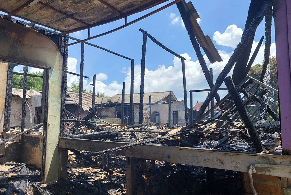 Rumah Mohd Yasin yang musnah dalam kebakaran di Kampung Kubang Parit.