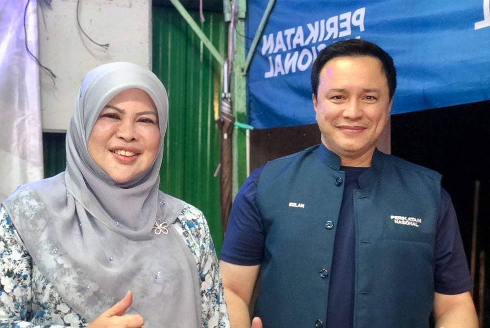 Eizlan bersama calon PN bagi DUN Batu Tiga, Datuk Seri Rina Harun pada Ceramah Inspirasi Rakyat di Seksyen 24, Shah Alam, Selasa lalu.