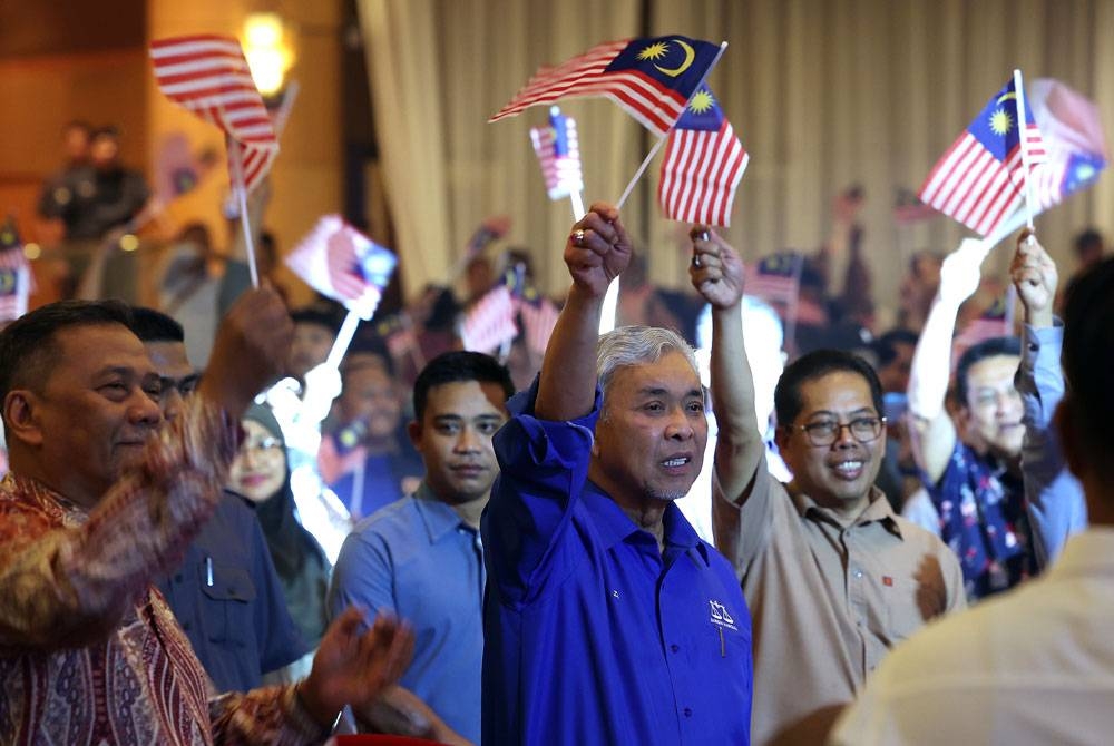 Ahmad Zahid menghadiri Majlis Apresiasi Generasi Kedua FELCRA Berhad di Dewan Perdana Felda pada Khamis. - Foto: Bernama