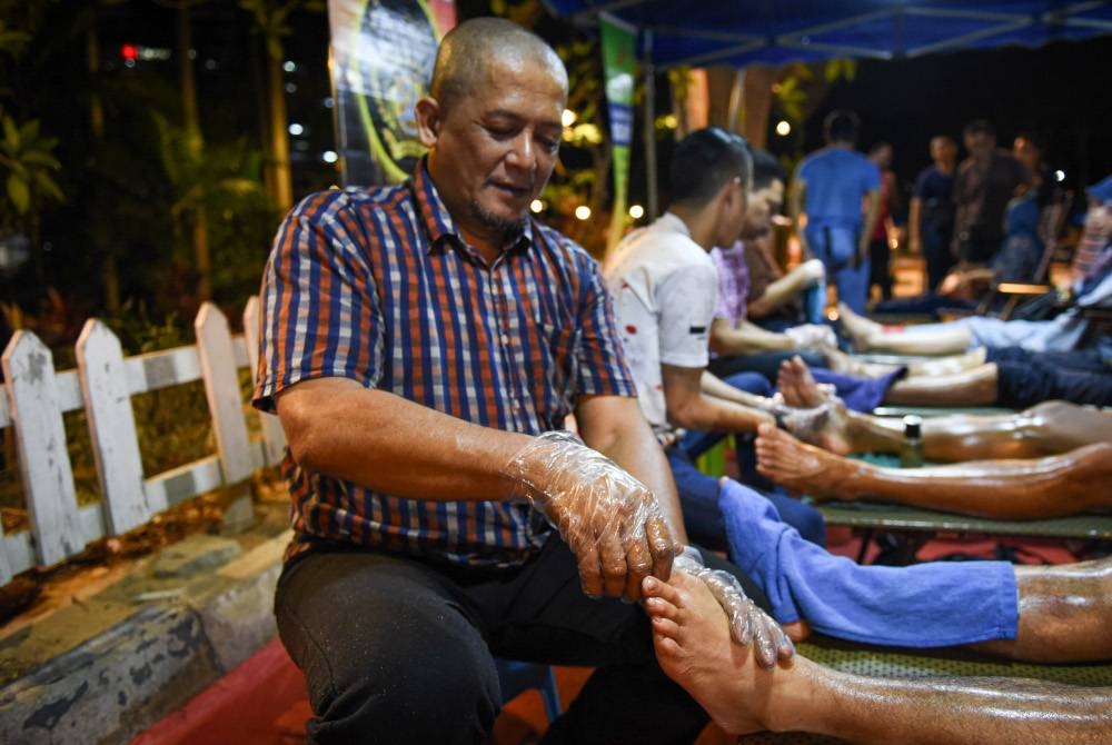 Bergelar orang buta bukan penghalang Sulaiman menyara keluarga dan mempunyai bisnes sendiri. FOTO: MOHD RAFIQ REDZUAN HAMZAH