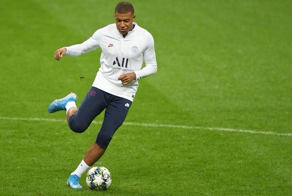 Mbappe dilaporkan sedia menyambung kontrak bersama PSG sehingga 2025. - Foto Agensi