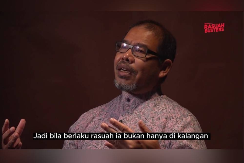 Nik Mohd Hasyudeen dalam temu bual eksklusif 'Soalan Panas' bagi menjawab segala isu berkaitan integriti dan rasuah yang disiarkan menerusi Facebook Rasuah Busters dan Sinar Harian pada Isnin.