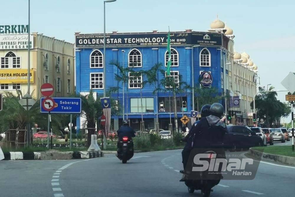 Keadaan sekitar jalan di pusat bandar Kuala Terengganu yang kelihatan tenang ketika tinjauan pada Isnin.