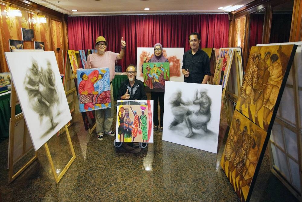 Pameran lukisan 'Keluarga Seni - Seni Atas Canvas' oleh artis Ramly Ribut, Harris Ribut, Fauziah Ismail dan Taufik yang diadakan di ruang pameran Kelab Shah Alam Selangor.