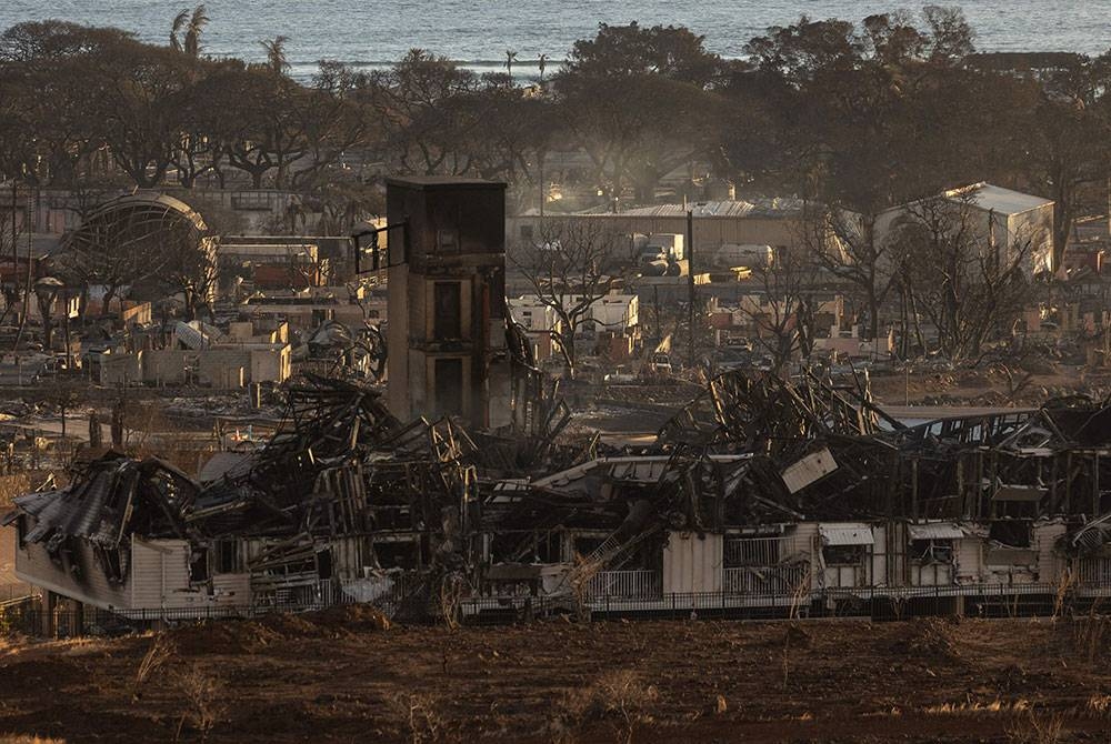 Keadaan rumah dan bangunan yang terbakar selepas kebakaran hutan, dilihat di Lahaina, pada Sabtu. - Foto AFP