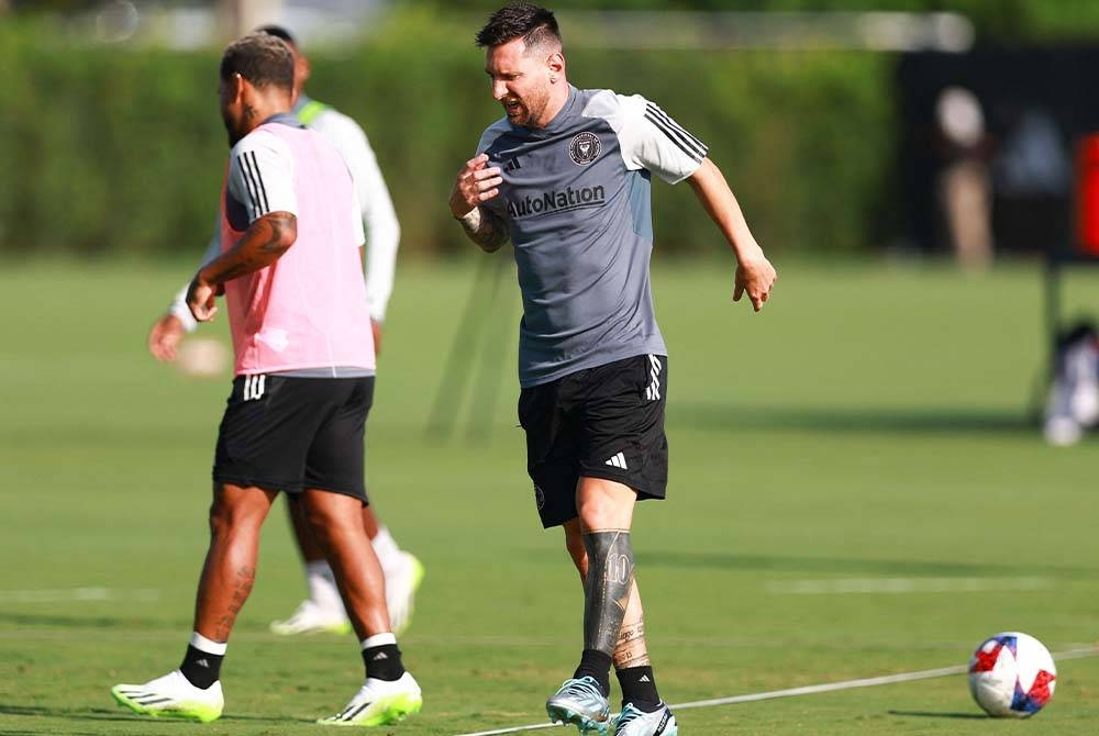 Messi ketika sesi latihan menjelang perlawanan bertemu Philadelphia. FOTO: AFP