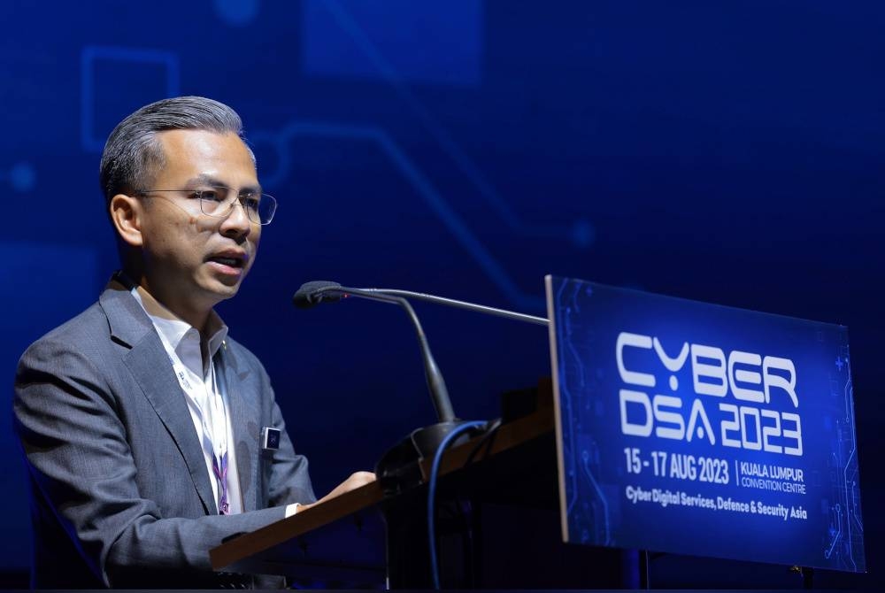 Fahmi berucap merasmikan pembukaan Persidangan Pertahanan Siber Digital dan Expo Keselamatan Asia (CyberDSA) 2023 di Pusat Konvensyen Kuala Lumpur (KLCC) hari ini. - Foto Bernama